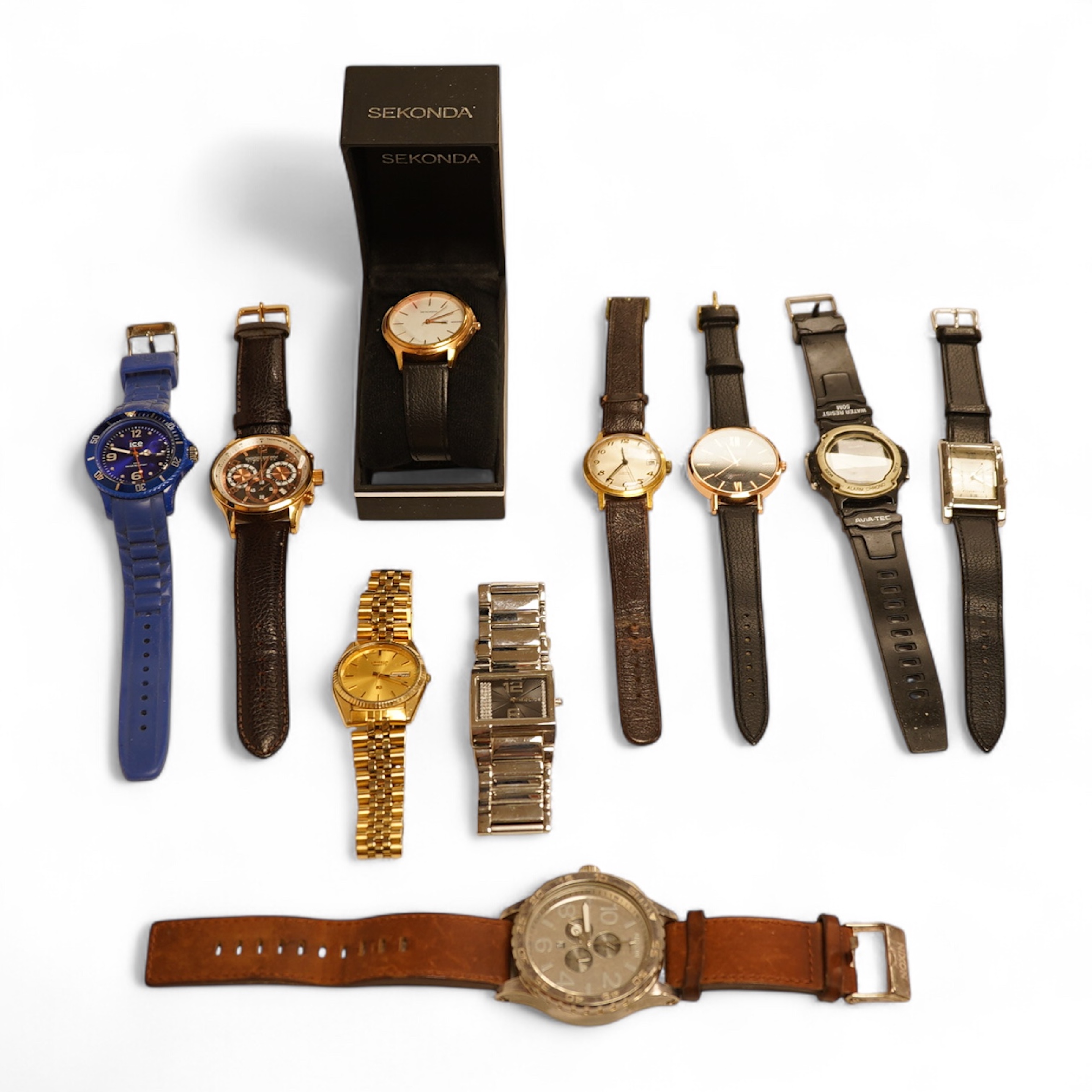 A large Nixon SI-30 stainless steel gentleman's chronograph wristwatch and nine various quartz wristwatches including Seiko.